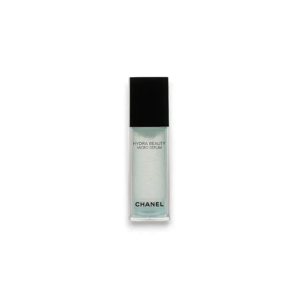 Hydra Beauty Micro Serum Flakon mit schwarzem Deckel vor weißem Hintergrund, Hautpflegeprodukt