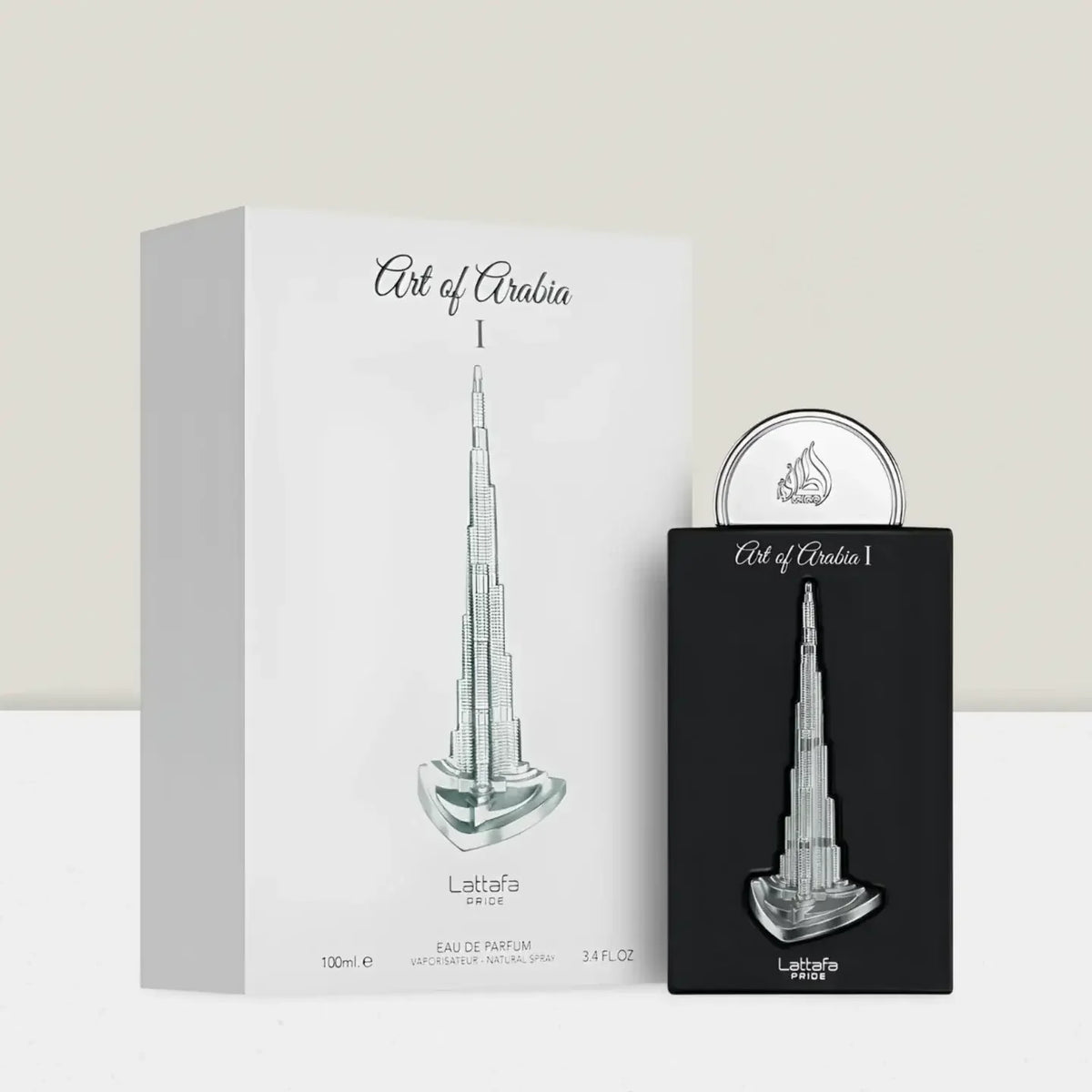 Luxusparfum Art of Arabia I von Lattafa, elegante schwarze Flasche mit silbernem Turm-Motiv neben passender Verpackung