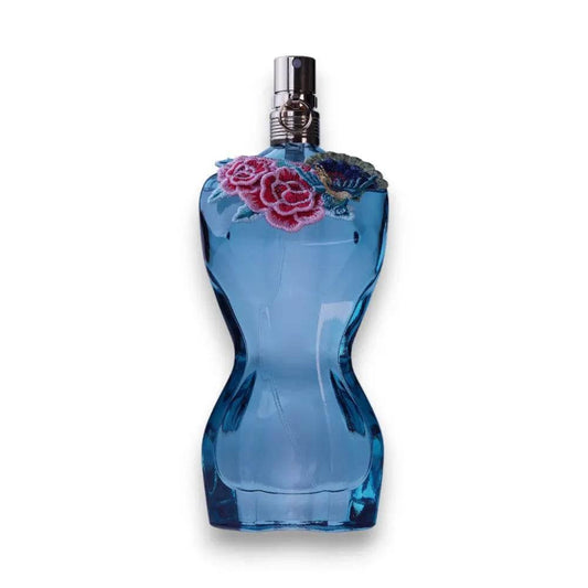 Blauer Damenparfum-Flakon in Körperform mit floraler Verzierung am Flaschenhals