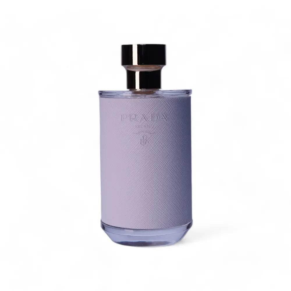 Luxuriöses Eau de Parfum in elegantem Flakon mit goldfarbenem Verschluss, Damenparfum