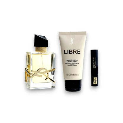 Parfum Geschenkset mit Flakon, Körperbalsam und Mascara auf weißem Hintergrund