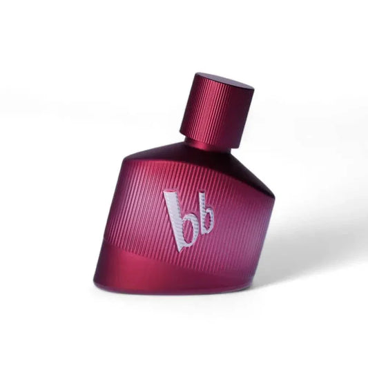 Rotes Herren After Shave Spray Flakon mit Prägung auf weißem Hintergrund