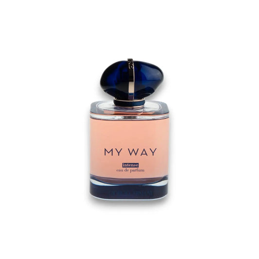 My Way Intense Eau de Parfum Flakon, rosafarbene Flüssigkeit, eleganter blauer Deckel