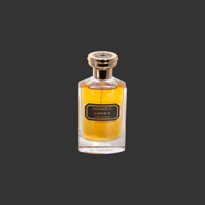 Luxus Parfumflakon Nishra Lunea, goldener Deckel, Extrait de Parfum auf dunklem Hintergrund