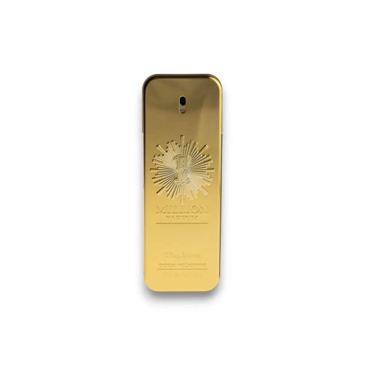 Goldene Parfumflasche One Million Parfum, luxuriöser Herrenduft, vor weißem Hintergrund