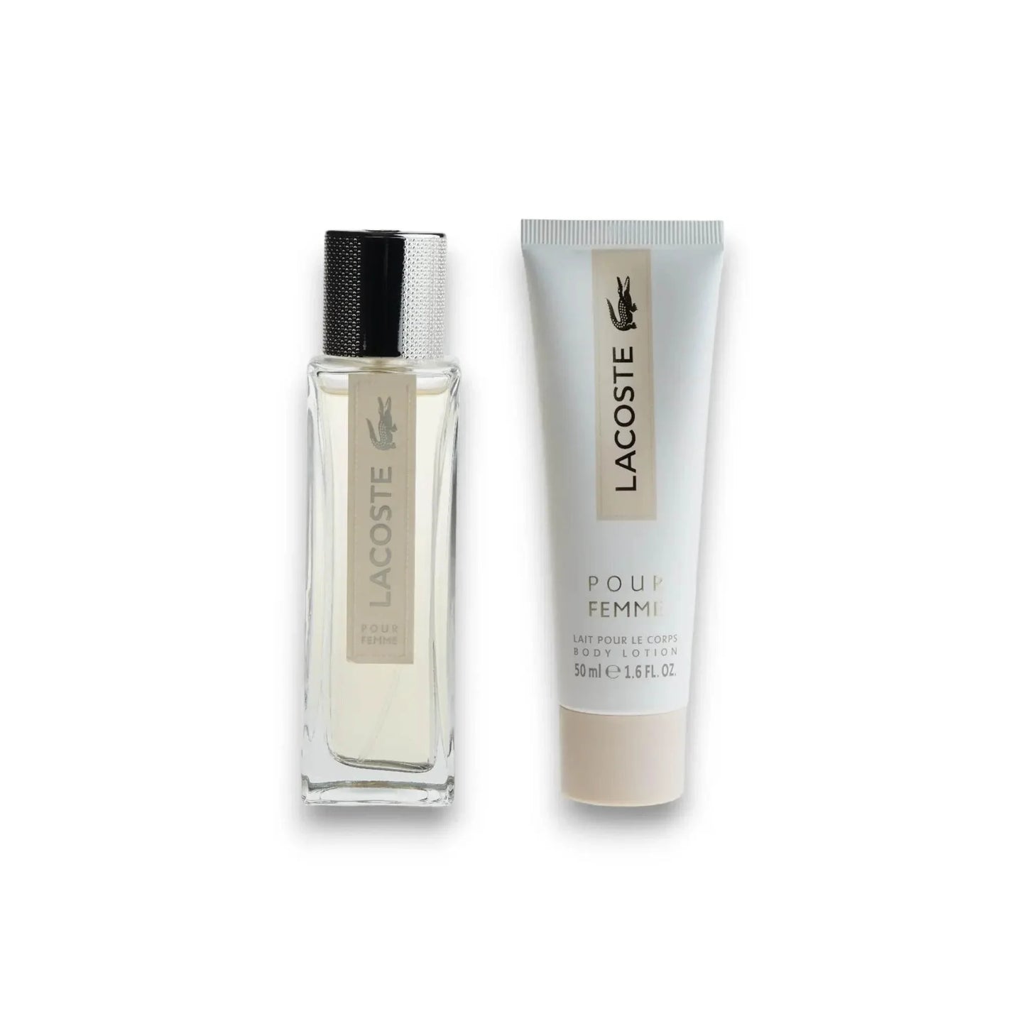 Lacoste Pour Femme Set mit Parfum und Body Lotion für Damen, nebeneinander, weißer Hintergrund