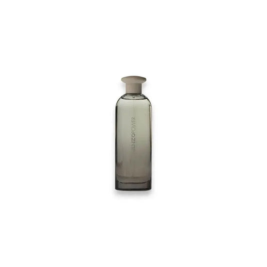 Elegantes Herrenduft Eau de Toilette in schlichtem, transparentem Flakon auf weißem Hintergrund