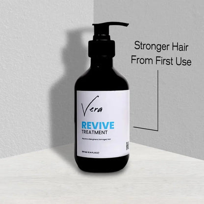 Vera Revive Treatment Haarpflege, schwarze Pumpflasche auf hellem Hintergrund