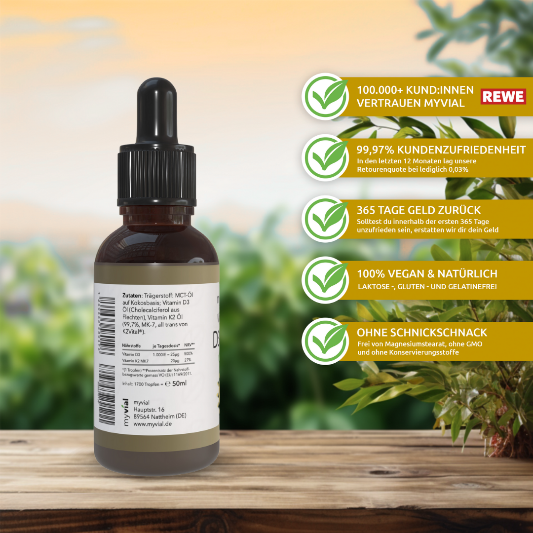 Braune myvial Vitamin D3 + K2 Tropfen Flasche mit Pipette auf einem Holztisch.