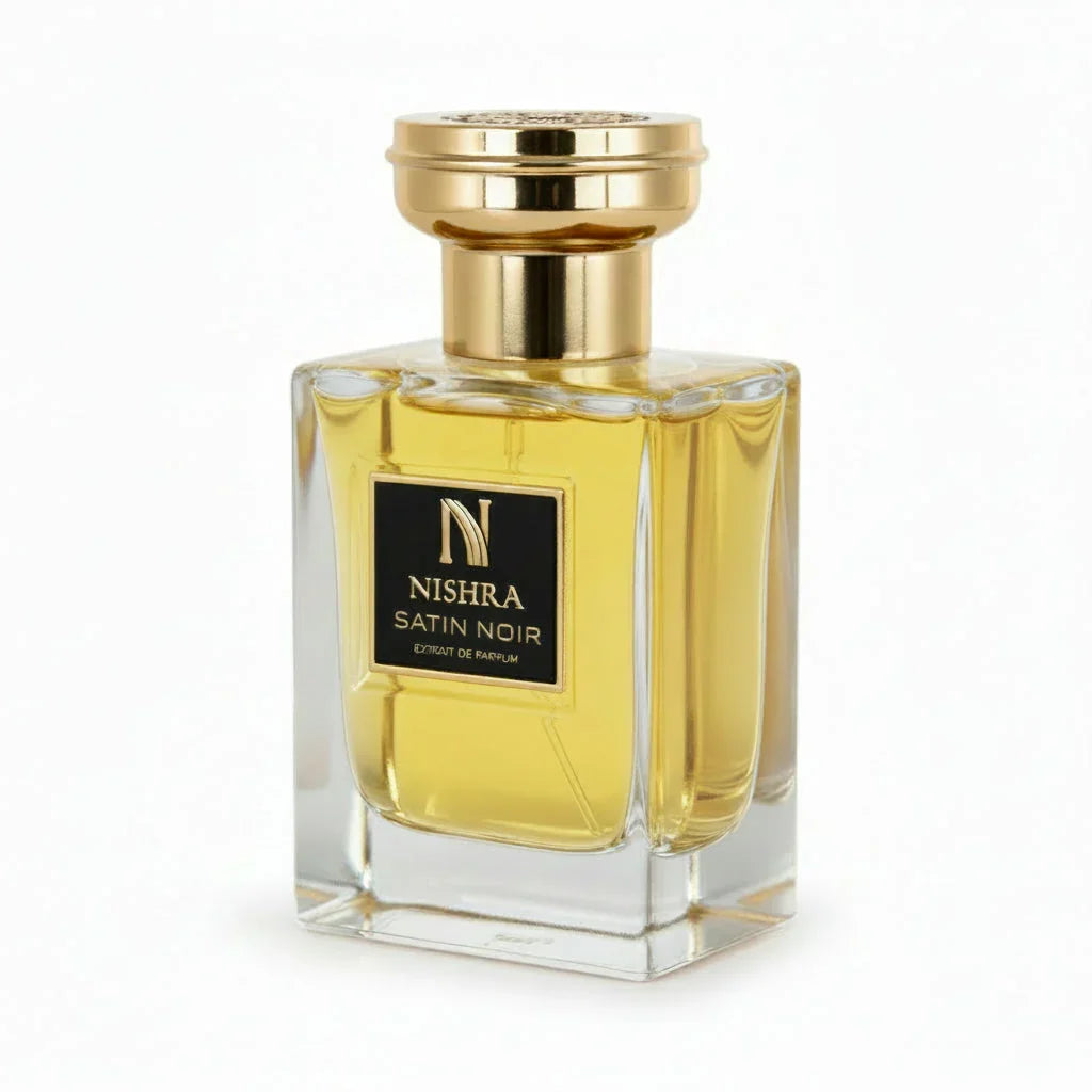 Luxus Parfumflakon Nishra Satin Noir mit goldfarbenem Verschluss auf weißem Hintergrund