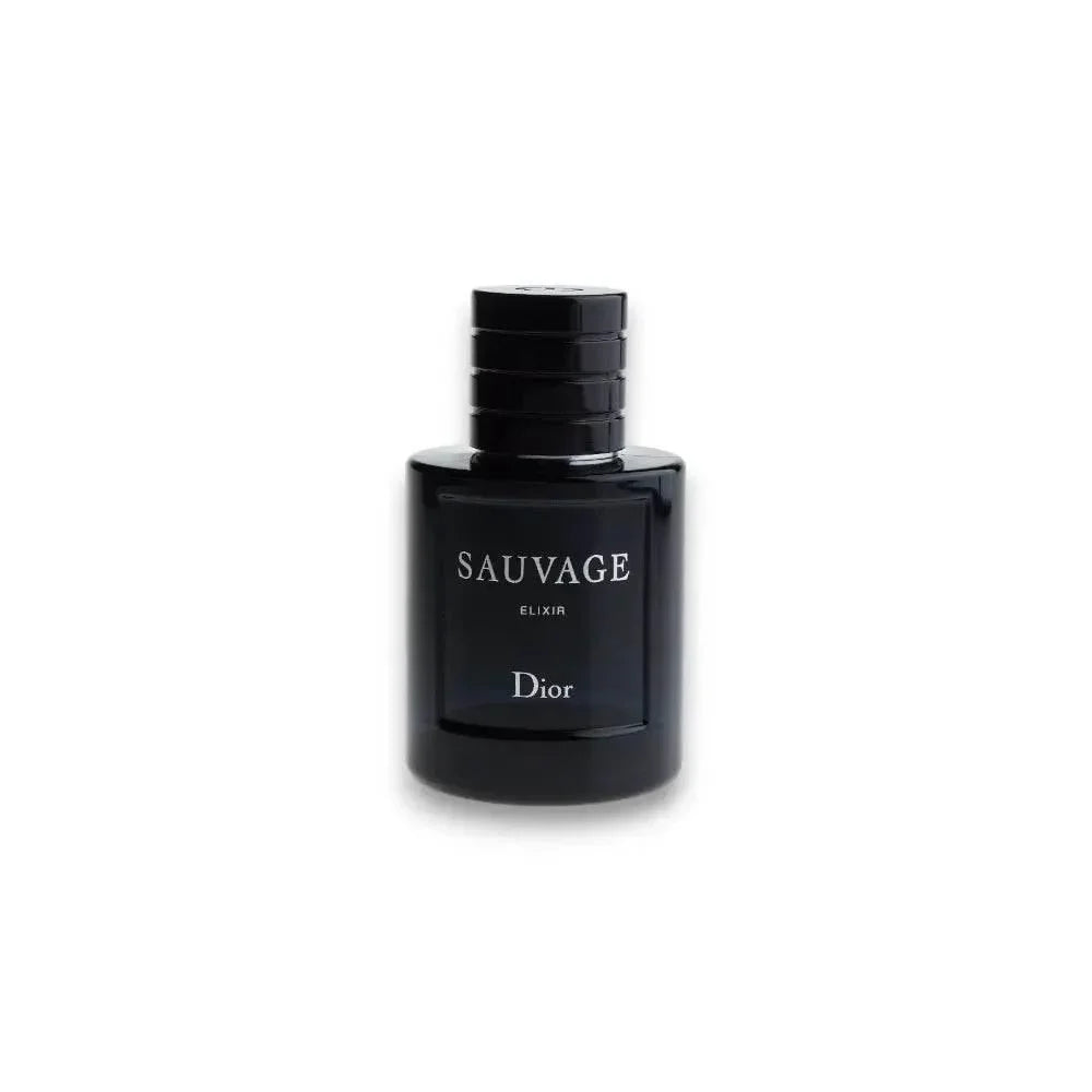 Schwarzer Flakon Sauvage Elixir Parfum vor weißem Hintergrund, luxuriöses Herrenparfum