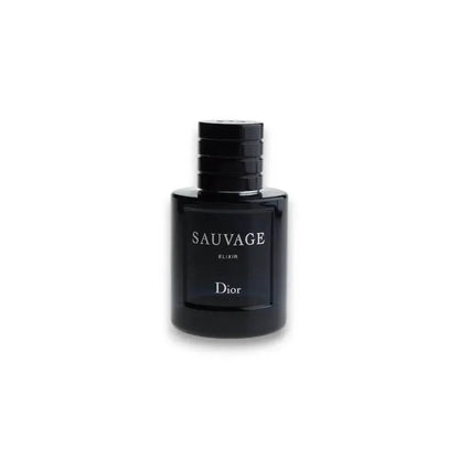 Schwarzer Flakon Sauvage Elixir Parfum vor weißem Hintergrund, luxuriöses Herrenparfum