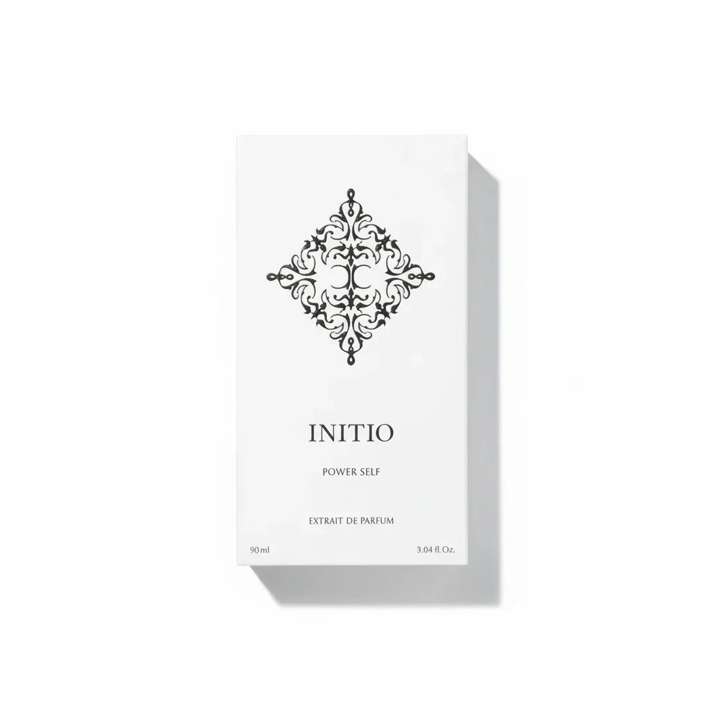 Weiße Verpackung von Initio Power Self Extrait de Parfum mit schwarzem Ornament.