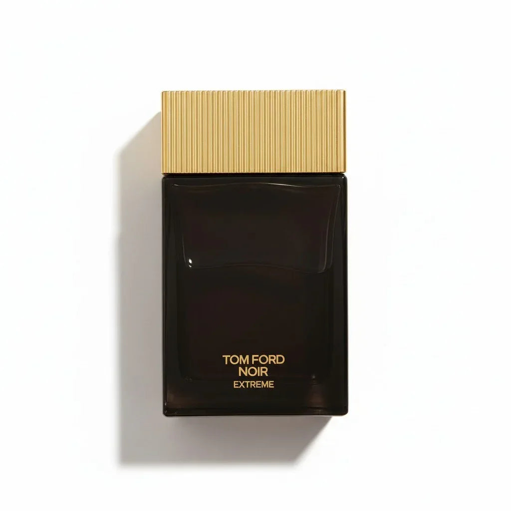Dunkler Glasflakon von Tom Ford Noir Extreme mit goldfarbenem Verschluss.