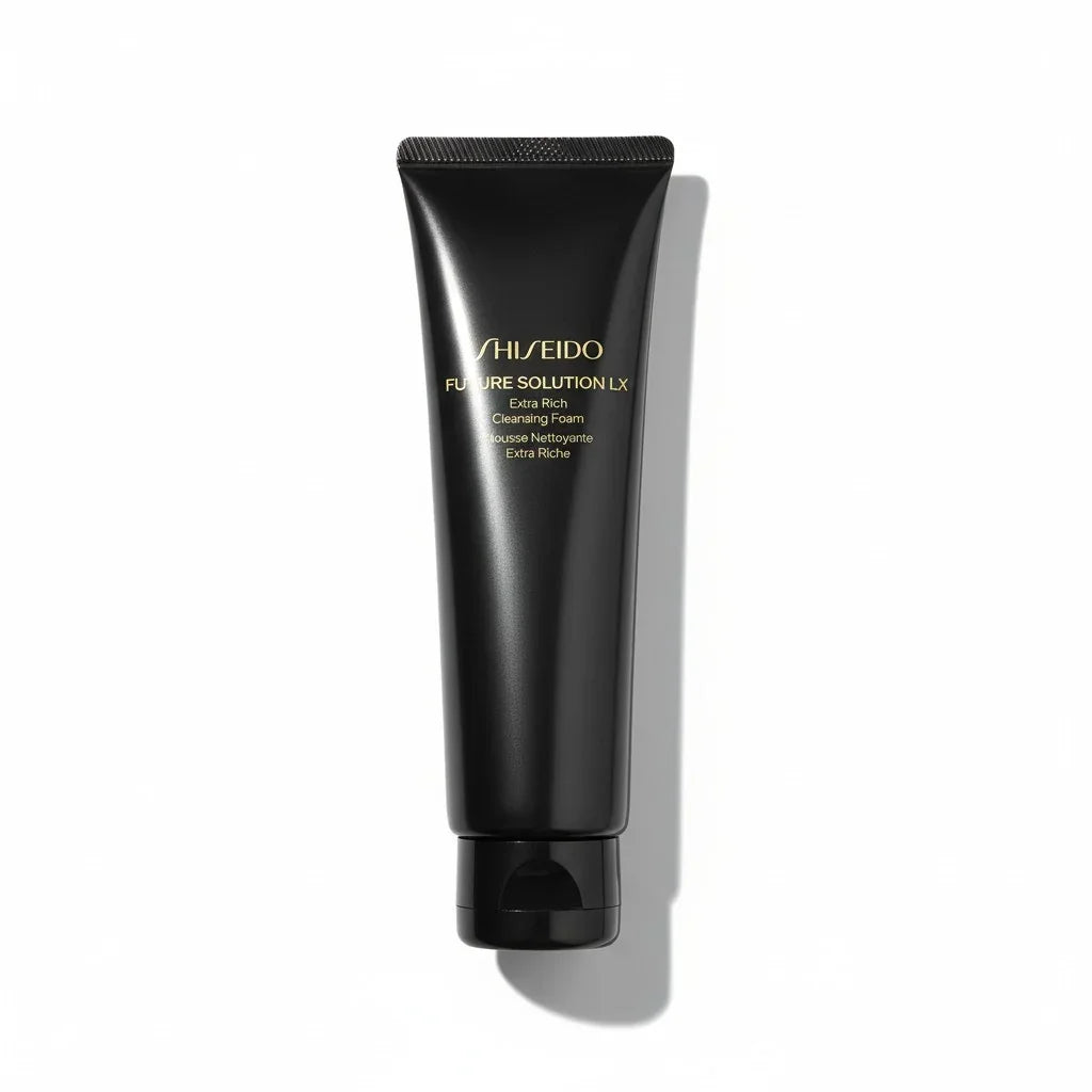 Schwarze Tube Shiseido Future Solution LX Extra Rich Cleansing Foam.