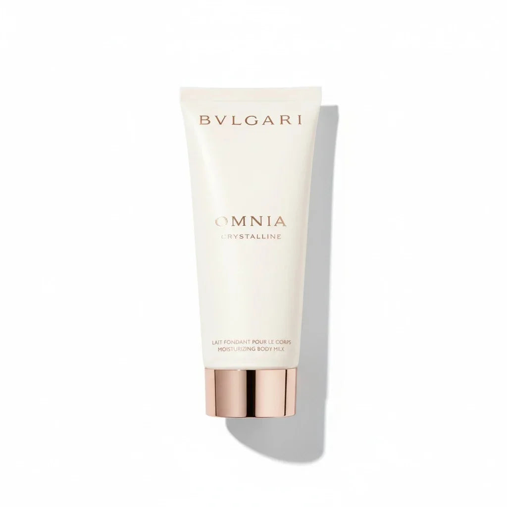 Weiße Tube der Bvlgari Omnia Crystalline Moisturizing Body Milk mit roségoldener Kappe.