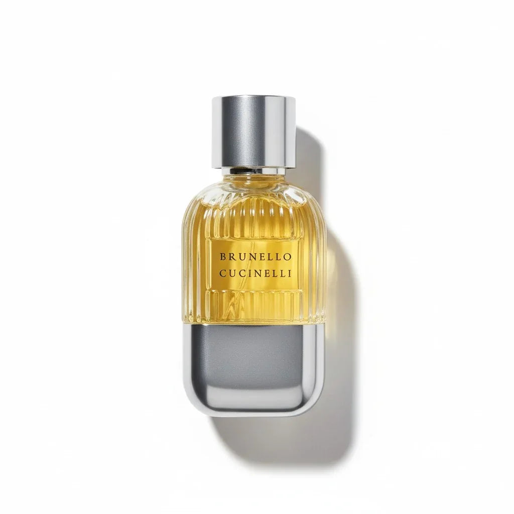 Brunello Cucinelli pour Homme Eau de Parfum Flakon mit goldener Flüssigkeit und silbernem Boden.