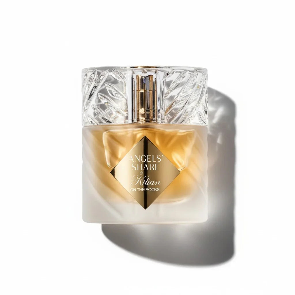 Kilian Angel's Share on the Rocks Eau de Parfum Flakon mit Kristallverschluss und goldener Raute.