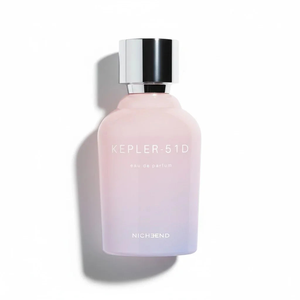 Nicheend KEPLER-51D Eau de Parfum Flakon mit Farbverlauf von Rosa zu Blau und silbernem Verschluss.