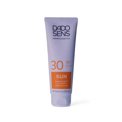 Dado Sens Sun Cream LSF 30 für empfindliche Haut, 125 ml Tube, auf weißem Hintergrund