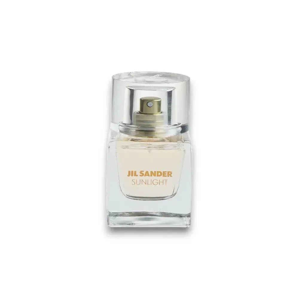Jil Sander Sunlight Eau de Parfum Flakon, exklusives Damenparfum vor weißem Hintergrund