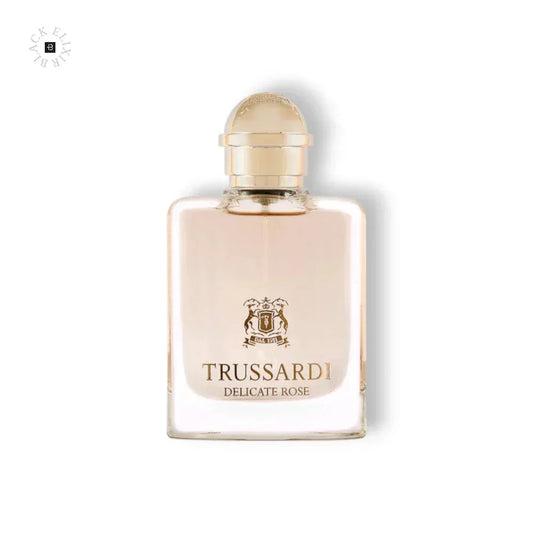 Elegantes Damenparfum Flakon Trussardi Delicate Rose Eau de Toilette 30ml vor weißem Hintergrund
