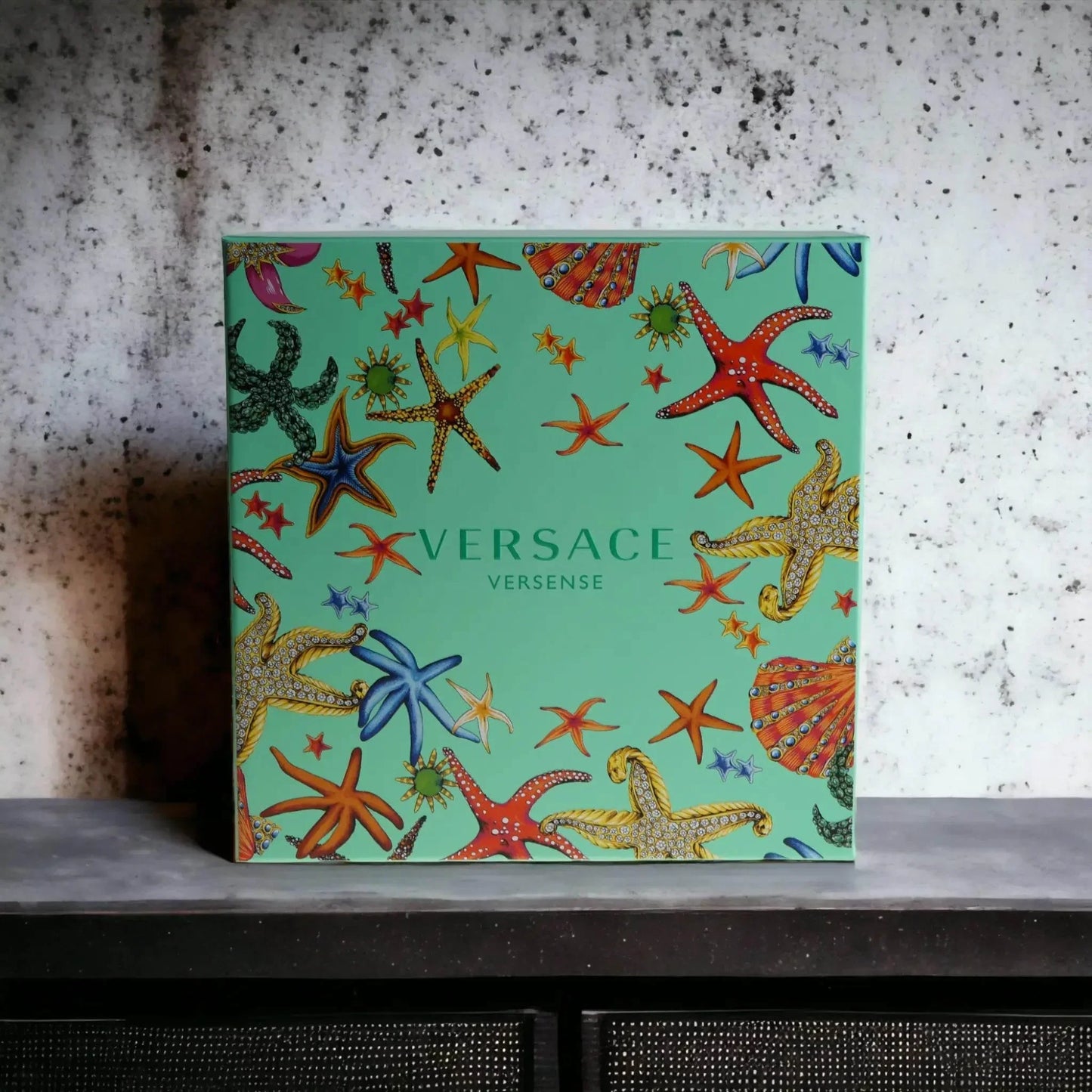 Geschenkset Versense, grüne Verpackung mit Seestern- und Muschelmuster, Damenparfum
