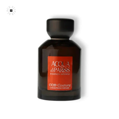 Dunkle Parfumflasche Acqua di Parisis Oud Couture, luxuriöses Nischenparfum auf weißem Hintergrund