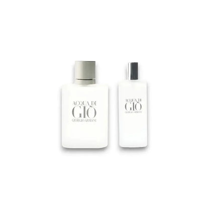 Acqua di Gio Duftset mit zwei weißen Parfumflakons für Herren auf weißem Hintergrund