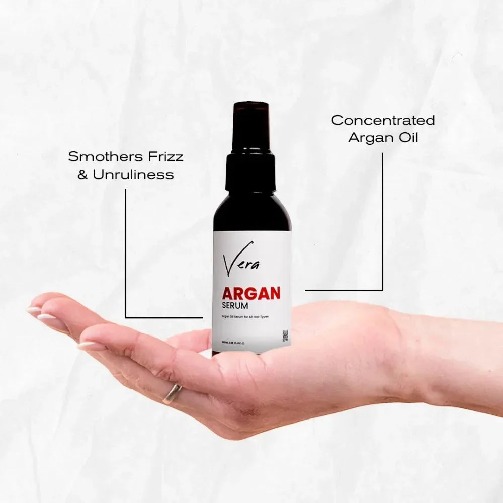 Hand hält Vera Argan Serum, konzentriertes Arganöl gegen Frizz, Haarpflege Produkt