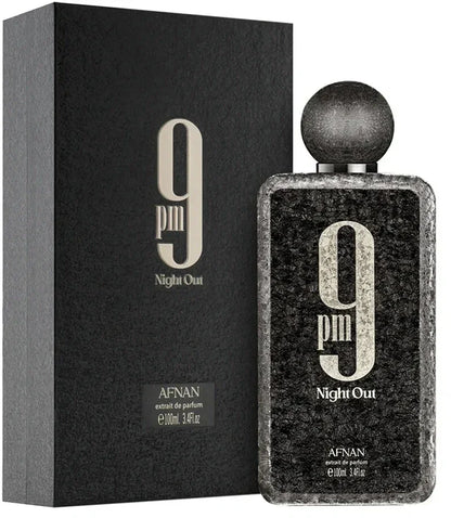Afnan 9pm Night Out Extrait de Parfum 100ml vor schwarzer Verpackung, luxuriöses Parfumflakon
