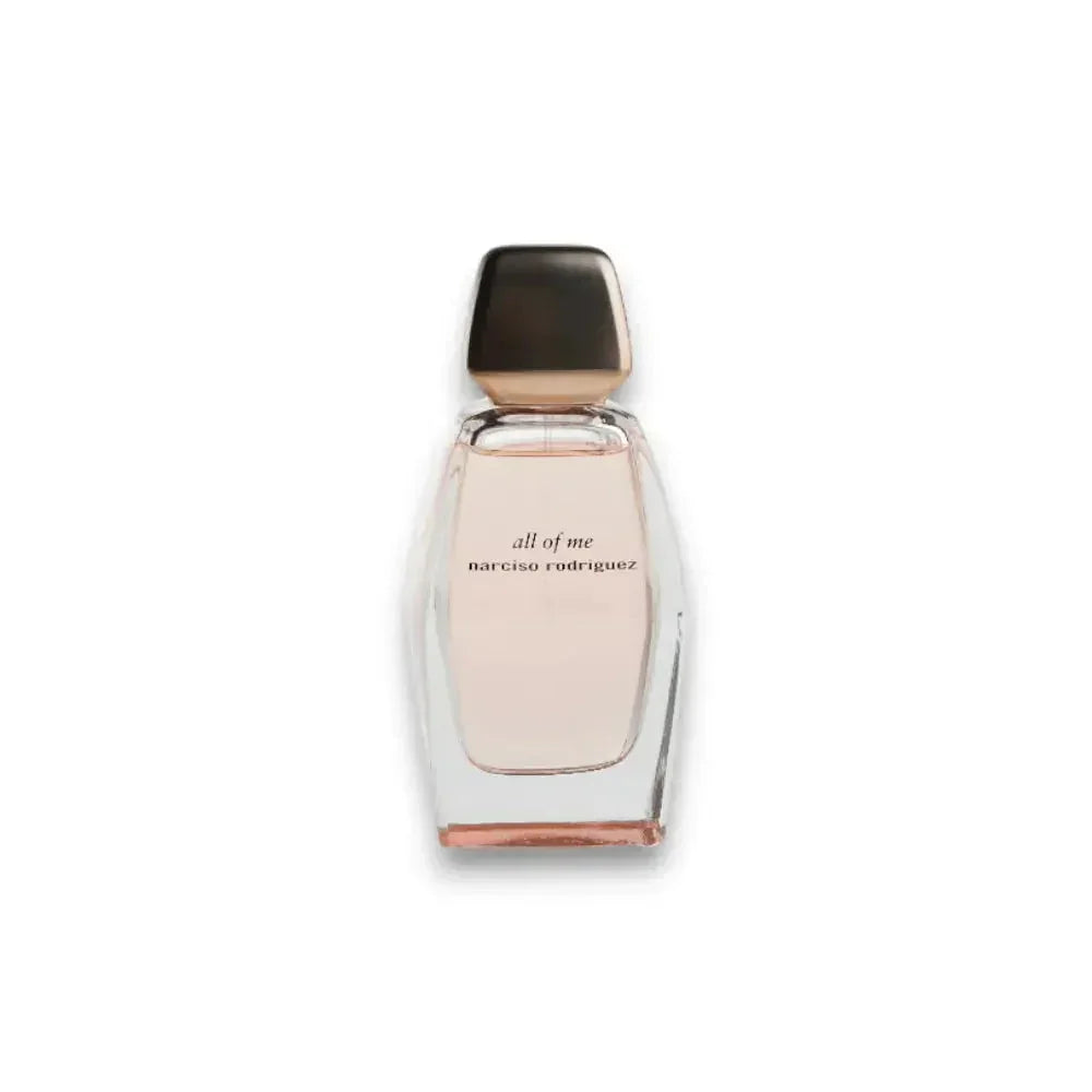Eleganter Parfumflakon mit rosafarbenem Duft "all of me narciso rodriguez" auf weißem Hintergrund
