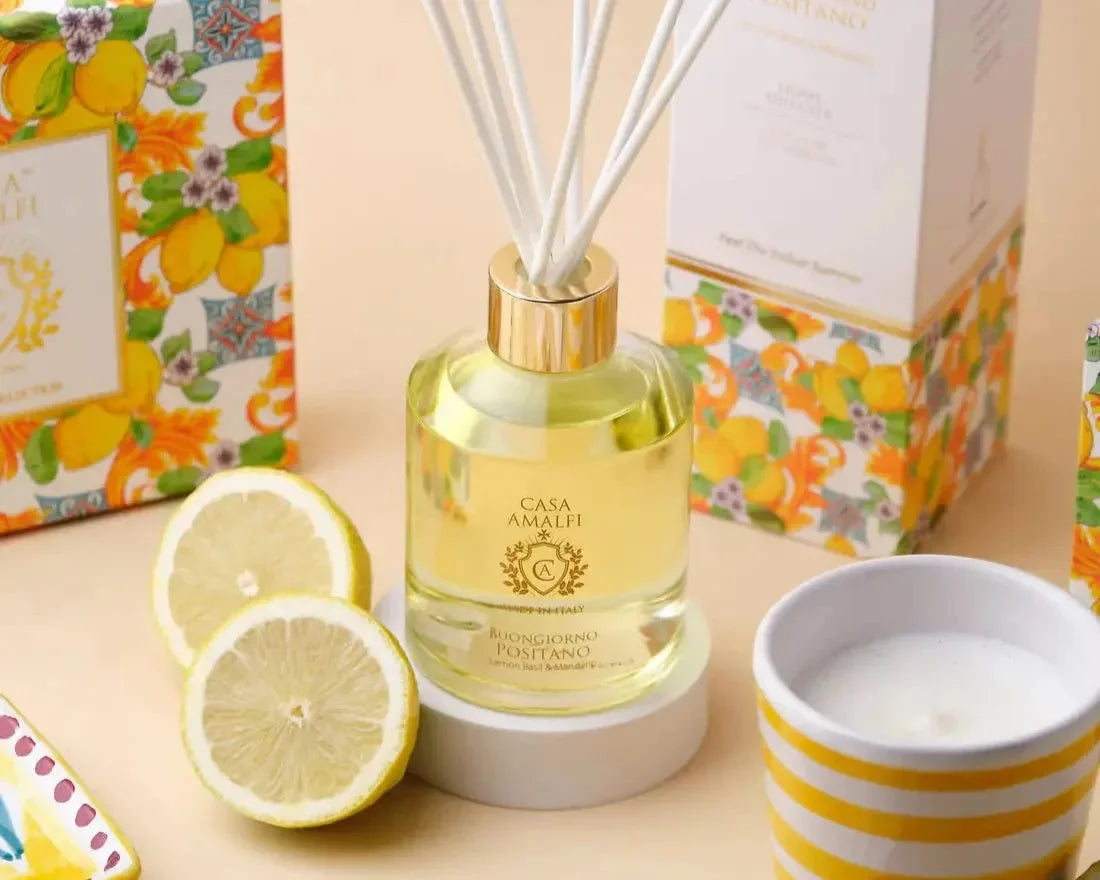 Casa Amalfi Buongiorno Positano Home Diffuser mit Zitronen und gelber Verpackung.