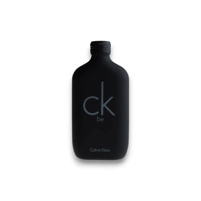 Schwarzer Flakon des Unisex Parfums CK Be Eau de Toilette auf weißem Hintergrund