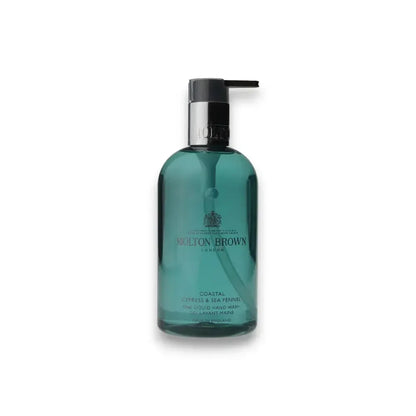 Molton Brown Coastal Cypress & Sea Fennel Handseife in türkisfarbener Pumpflasche