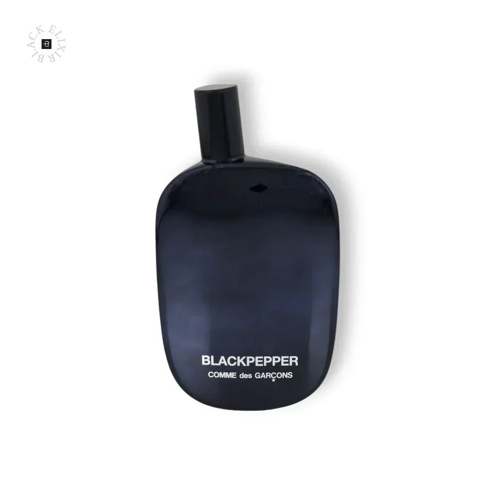 Schwarzer Flakon BLACKPEPPER Comme des Garçons Parfum auf weißem Hintergrund