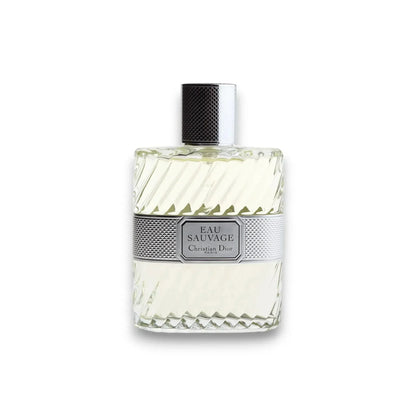 Eau Sauvage Eau de Toilette Flakon mit silbernem Verschluss und Etikett auf weißem Hintergrund