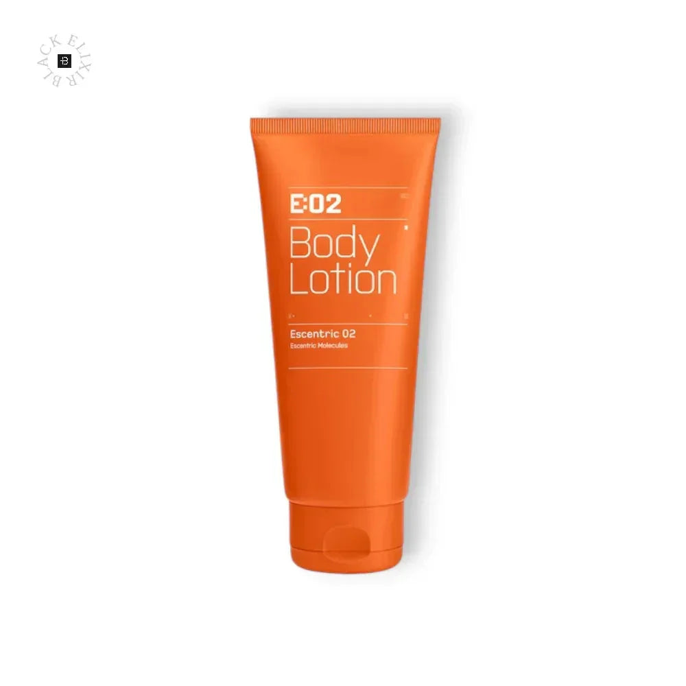 Orange Tube Escentric 02 Body Lotion mit weißer Schrift, Pflegeprodukt für Haut.