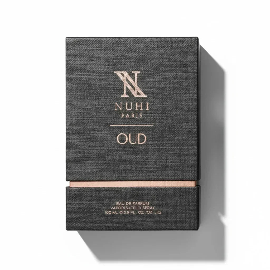Nuhi Paris Oud Eau de Parfum in einer schwarzen, strukturierten Verpackung.