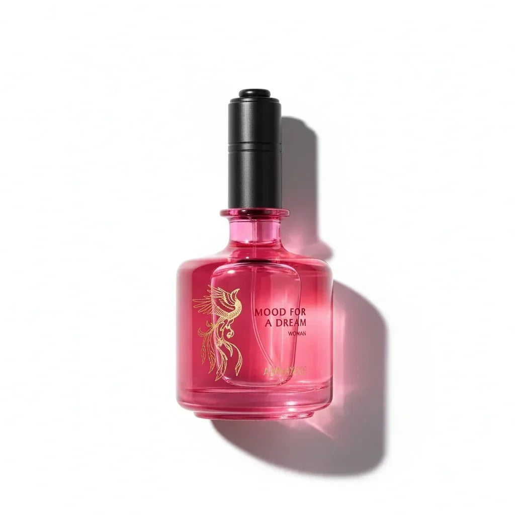 Ein pinker Parfumflakon von Annayake Mood for a Dream Woman mit goldener Phönix-Grafik.