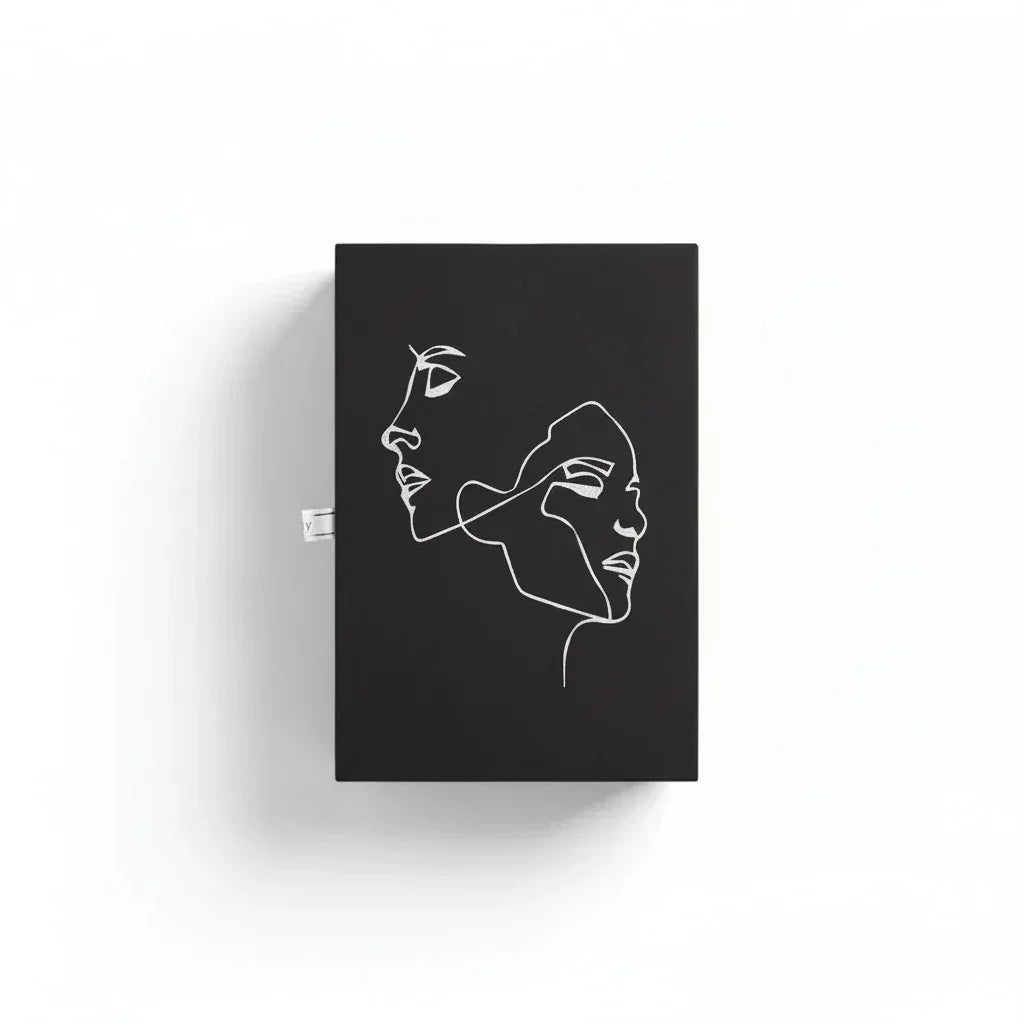 Schwarzer Parfumflakon von Fragrance Library The Brothers Karamazov mit weißer Linienzeichnung.