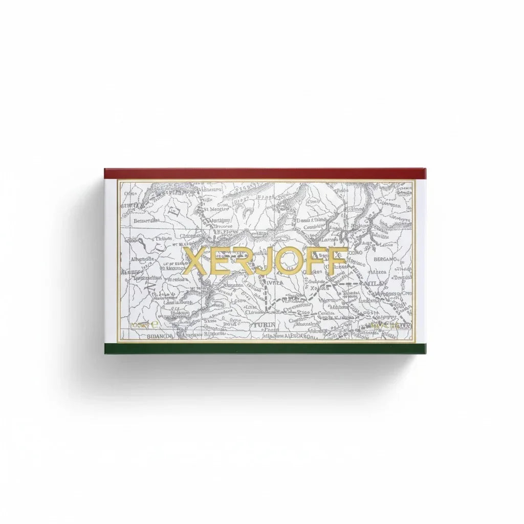 Xerjoff 1861 Decas Eau de Parfum Verpackung mit Landkartendesign und goldenem Logo.