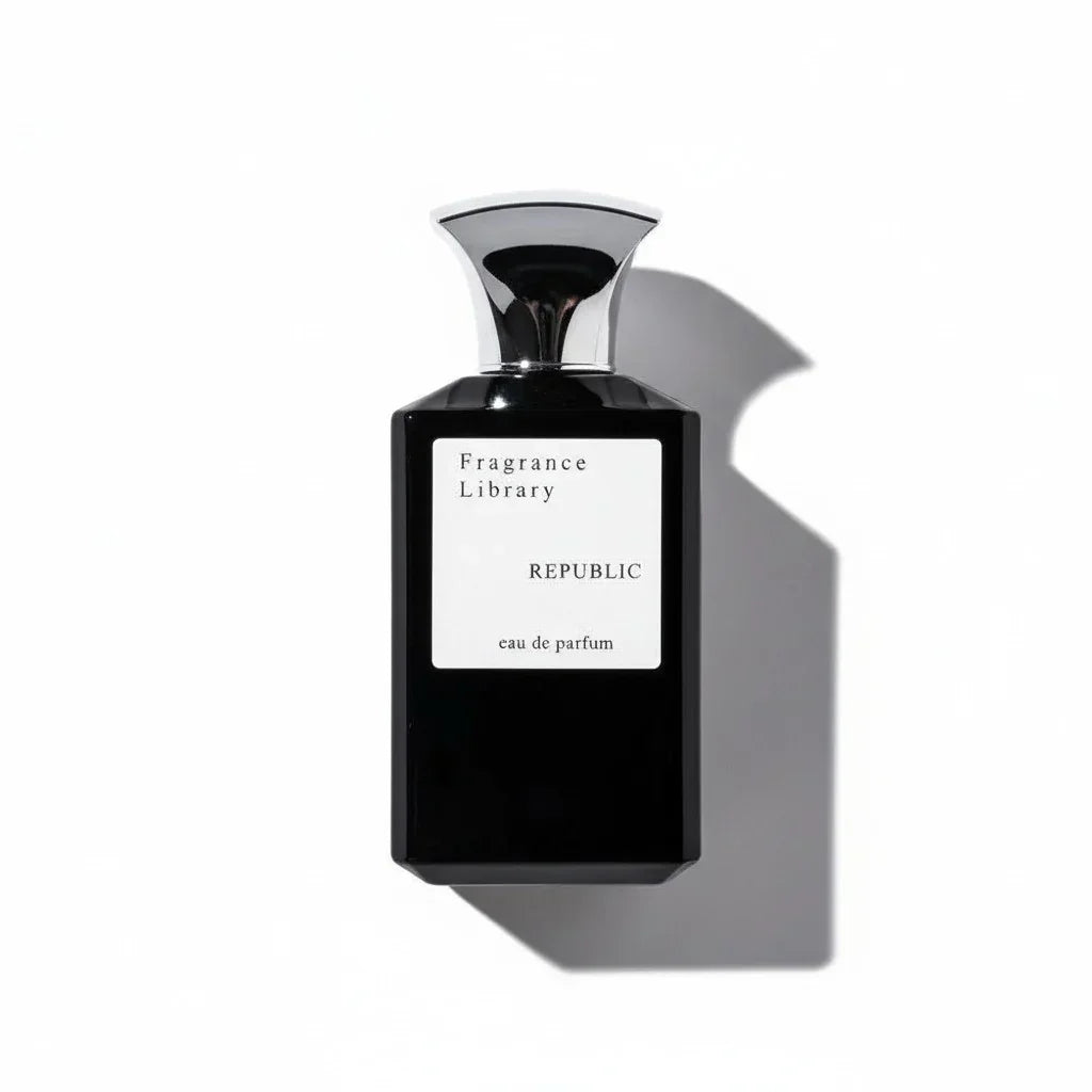 Schwarzer Flakon des Fragrance Library Republic Eau de Parfum mit silbernem Verschluss.