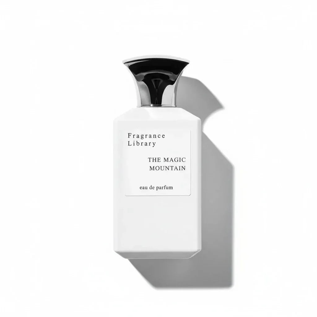 Weißer Parfumflakon von Fragrance Library The Magic Mountain Eau de Parfum mit silbernem Verschluss.