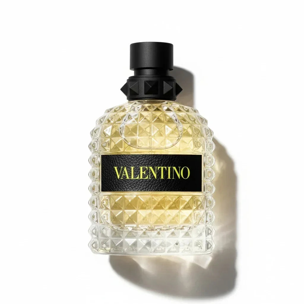 Valentino Uomo Born In Roma Yellow Dream Eau de Toilette im kristallinen Glasflakon.