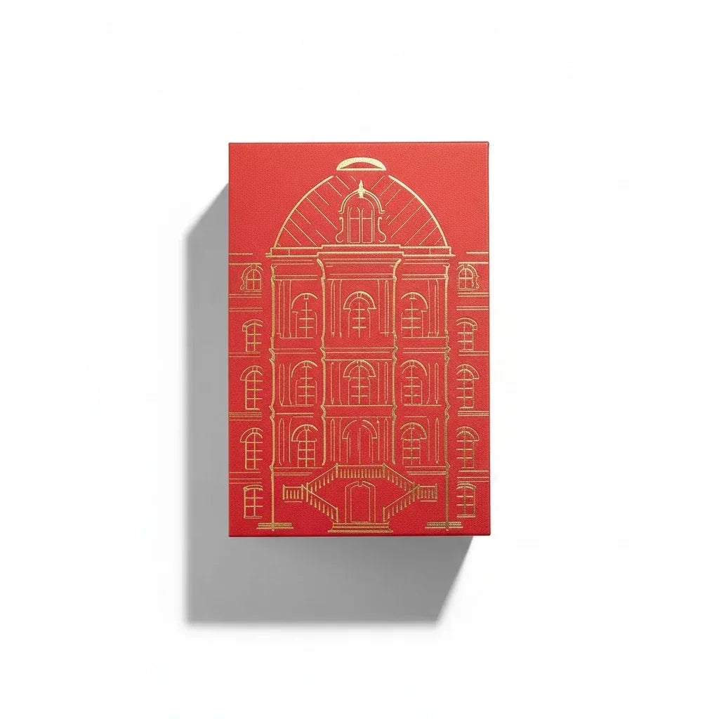 Rote Verpackung von Fragrance Library Crime And Punishment Eau de Parfum mit goldenem Gebäude-Design.