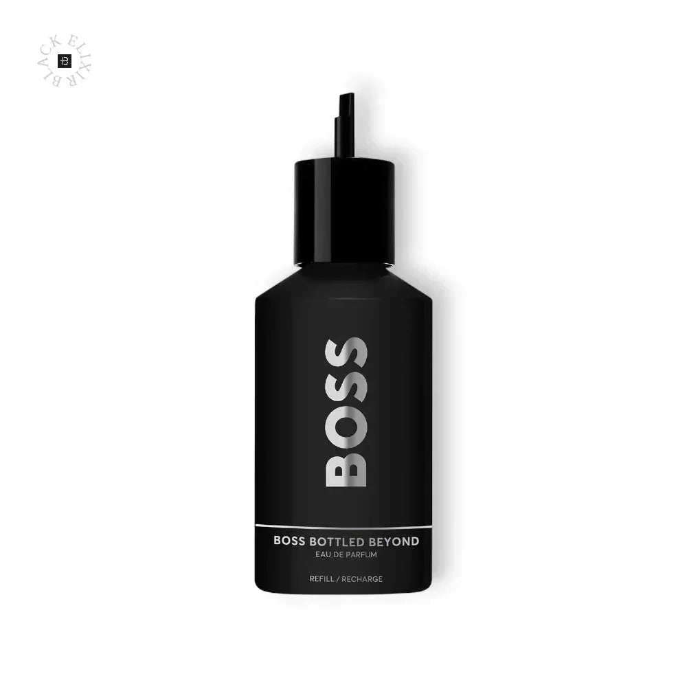 Schwarzer BOSS Bottled Beyond Eau de Parfum Flakon mit silbernem Schriftzug auf weißem Hintergrund