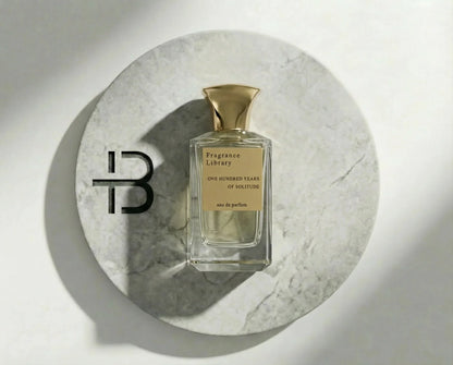 Luxusparfum Flakon auf Marmorscheibe mit goldener Kappe, Fragrance Library One Hundred Years of Solitude