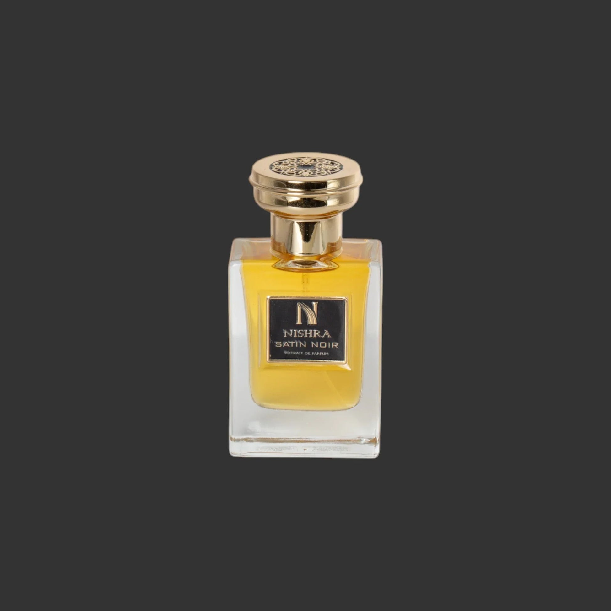 Luxusparfum Flakon mit goldener Kappe und gelber Flüssigkeit auf dunklem Hintergrund