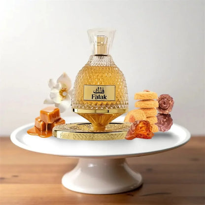 Falak Unisex Parfum Flakon auf Teller, mit Karamell, Vanilleblüte und Süßgebäck, luxuriös